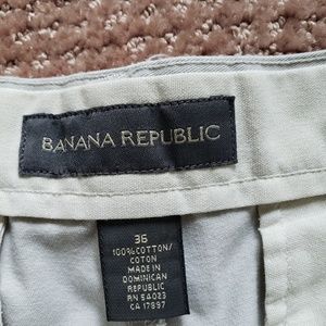 Banana Republic Shorts - Banana Republic khaki shorts Banana Republic Shorts - Banana Republic khaki shorts